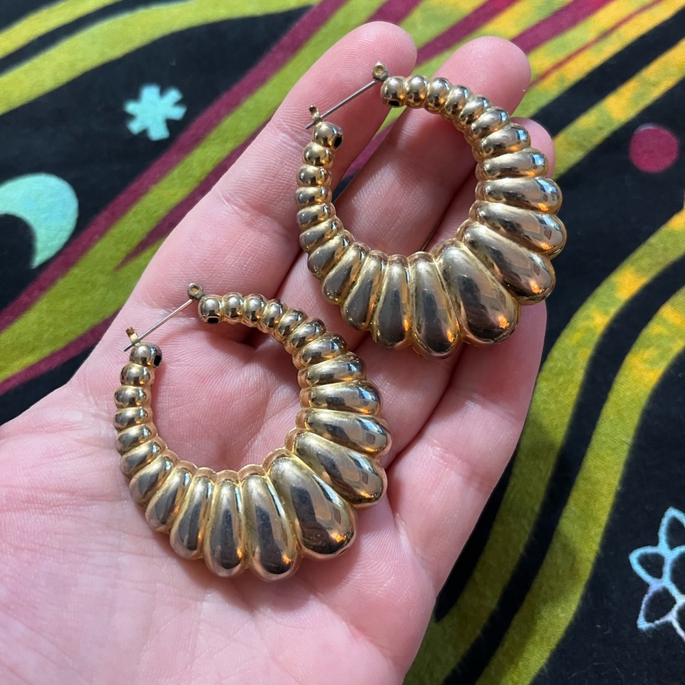 Vintage Large Shrimp Scalloped Puffy Hoop Pierced Costume Jewelry Earrings